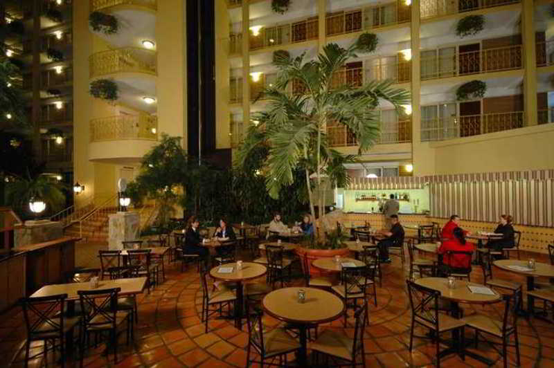 Embassy Suites By Hilton Denver Central Park Exteriér fotografie
